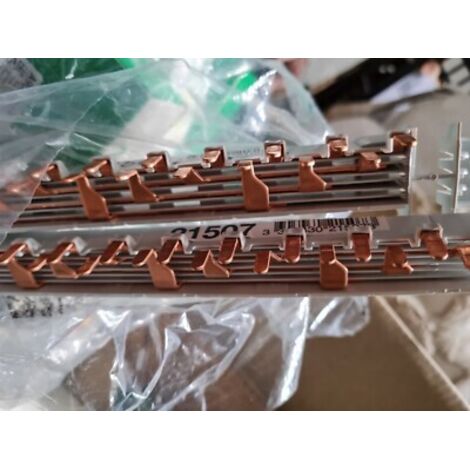 1  Peigne  3P+N   80A , 24 Disjoncteurs  1P+N , 48 Modules  SCHNEIDER  21507