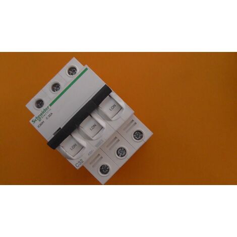 1 x DISJONCTEUR  iC60H  3P  C 32A SCHNEIDER  A9F54332