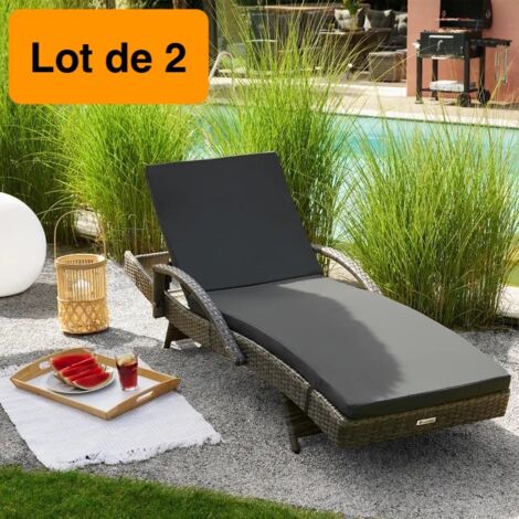 2 Bains de soleil marron naturel 5 positions, cadre alu et résine tressée. Transat de qualité