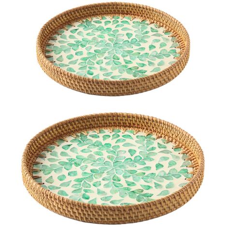 2 Plateaux en Rotin Tressé avec Coquillages Colorés pour Salon, Plateau à Fruits et Snacks pour Table Basse, Dessous de Plat Décoratif (Lot de 2)