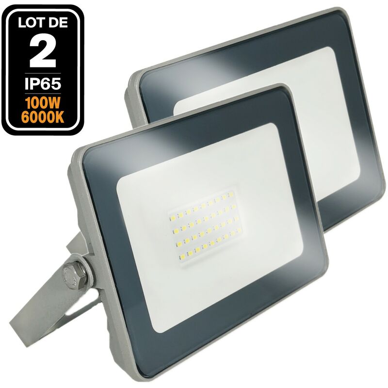Europalamp – Lot de 2 projecteurs LED 100W – Lumière blanche froide 6500K – IP65 étanche pour extérieur – 9180 lumens – 50 000 heures de durée de vie Europalamp – Lot de 2 projecteurs LED 100W – Lumière blanche froide 6500K – IP65 étanche pour extérieur – 9180 lumens – 50 000 heures de durée de vie