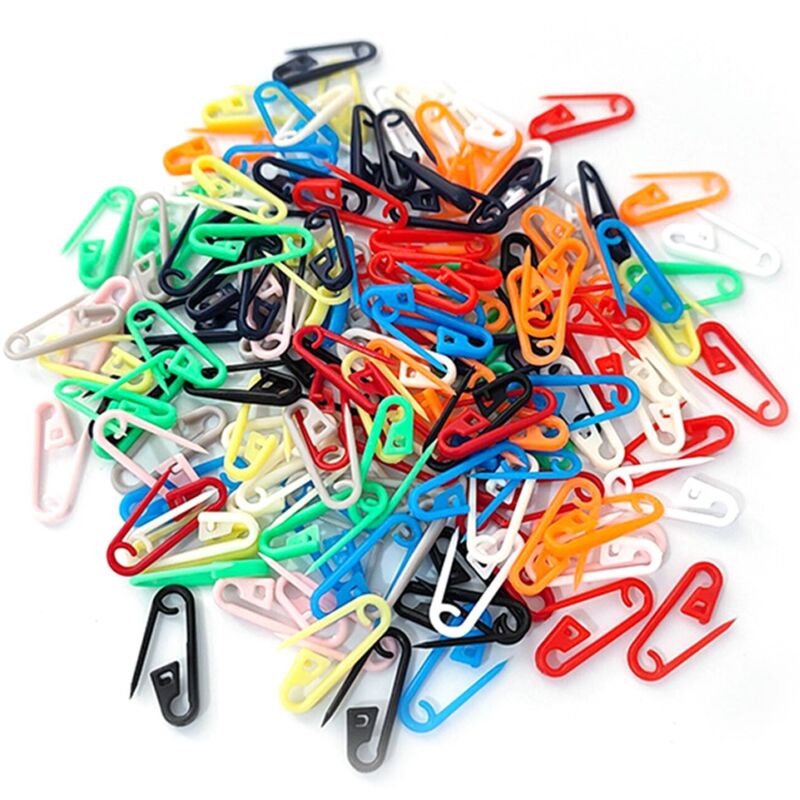Image of 200PZ Spilla da Balia in Plastica Colorata 2,3 Cm Bianca e Nero Rosa Rosso Giallo Blu Verde con Segno Piccolo