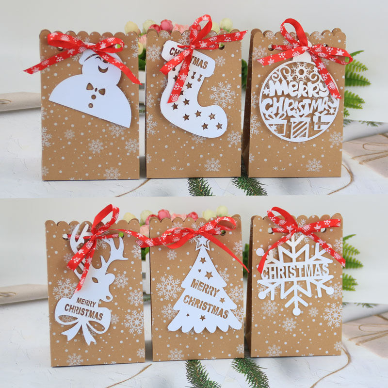 24 sacs de cadeaux de Noël de grande capacité avec 6 étiquettes de Noël et 24 rubans de Noël, sacs de bonbons en papier kraft pour cadeau de Noël (12