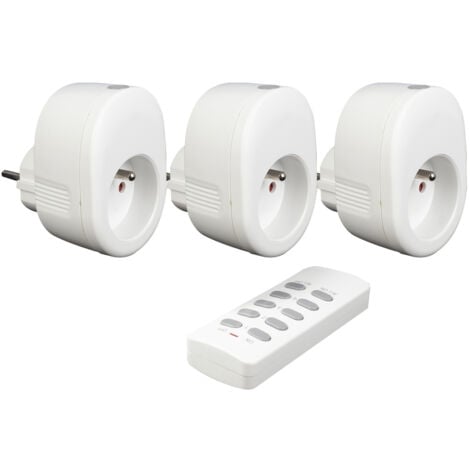 3 prises marche/arrêt commandées à distance + télécommande