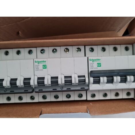 3 x EASY9 MCB 4P B 20A Schneider EZ9F14420 Disjoncteur