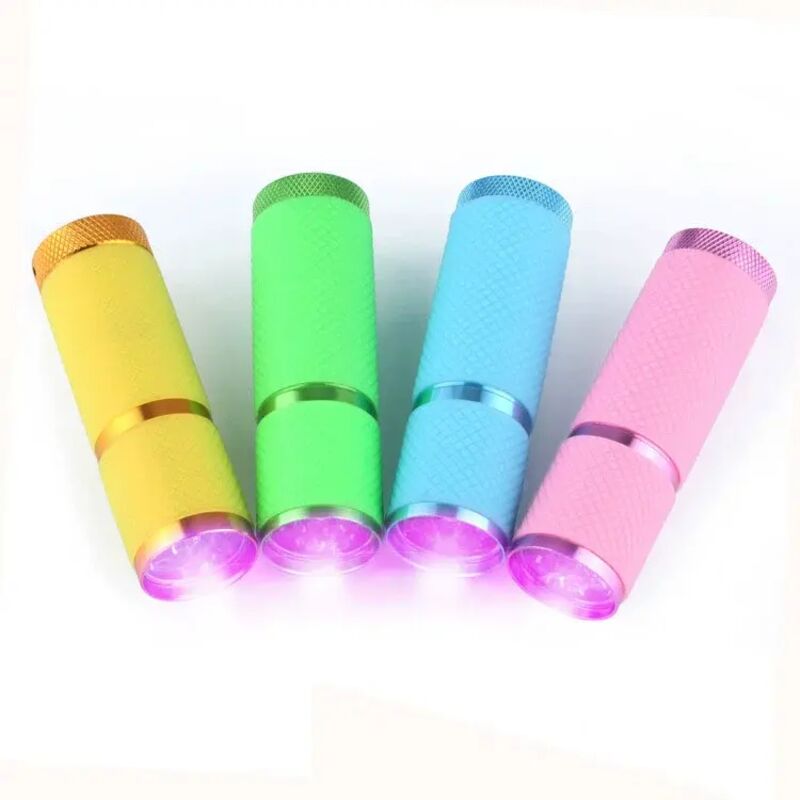 4 Pcs Lampe Torche Led, Mini Lampe de Poche avec Poignée Fluorescente pour Enfant ou Adulte Cyclisme Camping Lecture Promenade Randonnée Travail,
