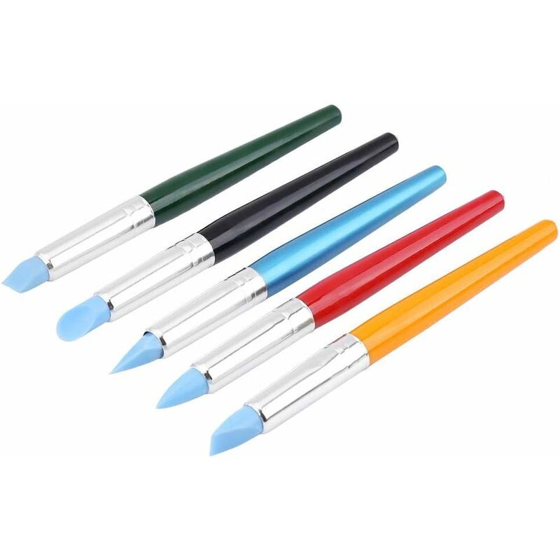 5 strumenti per scolpire l'argilla colorata in