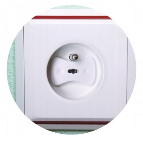 6 cache-prises électriques.