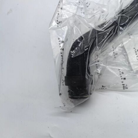 9807398080 est compatible avec le connecteur 308 du tuyau de pompe à eau du moteur Citroën C4, c'est-à-dire le connecteur du tuyau d'entrée de la pompe à eau.