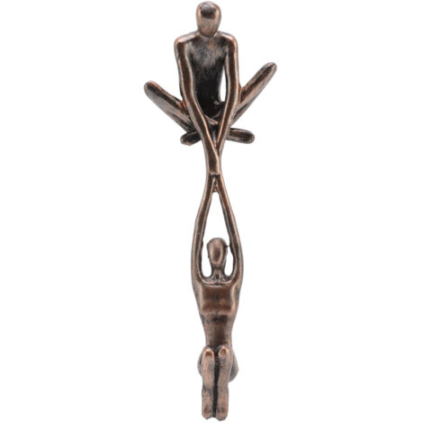Abstrakte Harzskulptur eines Paares – Tanzende Statue eines Mannes, der eine Frau trägt – Moderne Dekoration