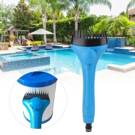 Accessoires de nettoyage de piscine : filtre durable, cartouche et brosse nettoyante.