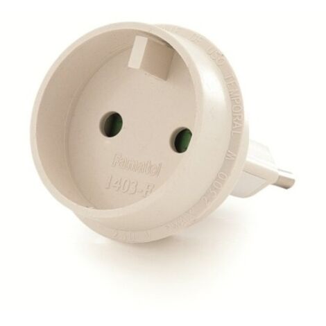 Adaptador elec 48x63x48 10a-250v eur-univ. polic bl famat