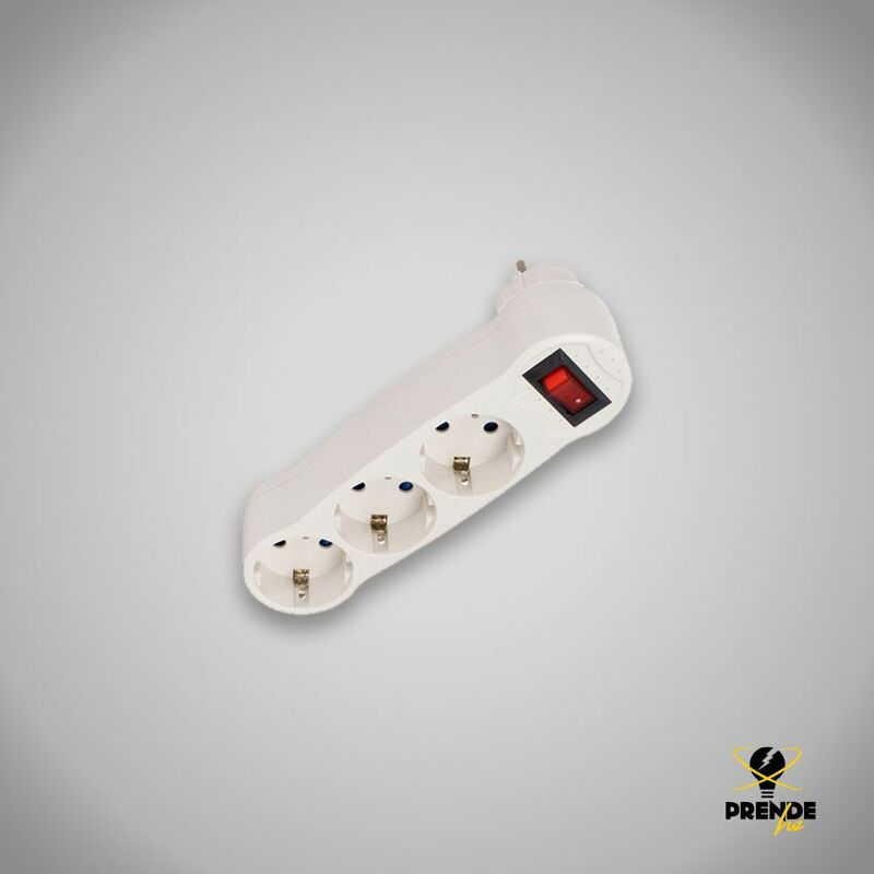 

Adaptador plano con interruptor luminoso y tres enchufes schuko en fila - materiales de alta calidad.