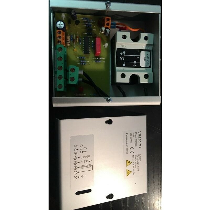 ADE - VM230/3U - Variateur de puissance électrique monophasé