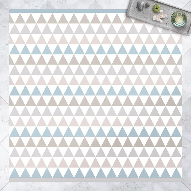 

Alfombras vinílicas - Geometrical Pattern Triangles With Stripes - Cuadrado 1:1 Dimensión LxA: 60cm x 60cm