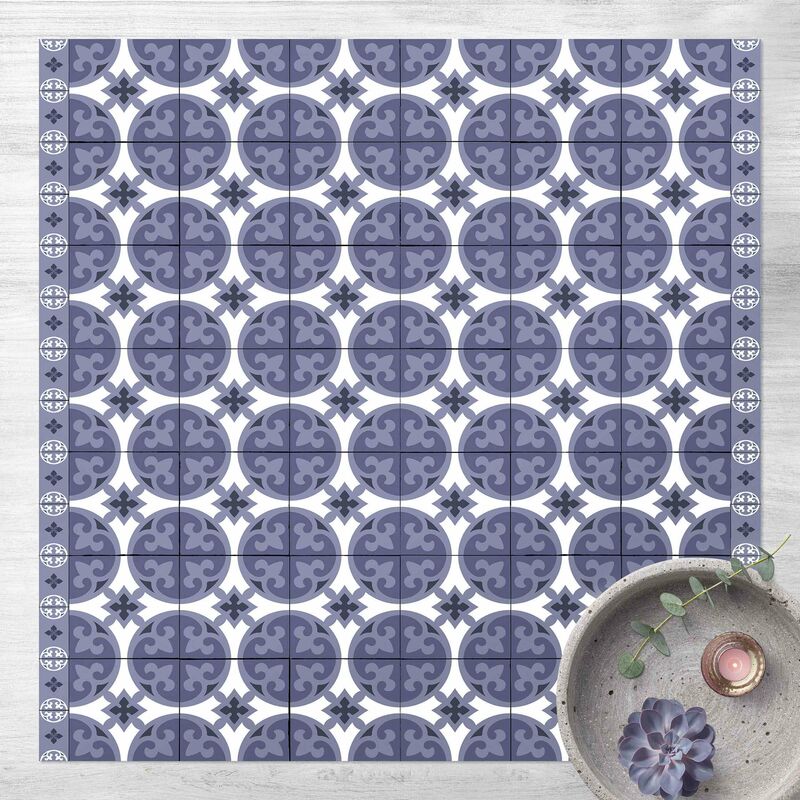 

Alfombras vinílicas - Geometrical Tile Mix Circles Purple - Cuadrado 1:1 Dimensión LxA: 80cm x 80cm
