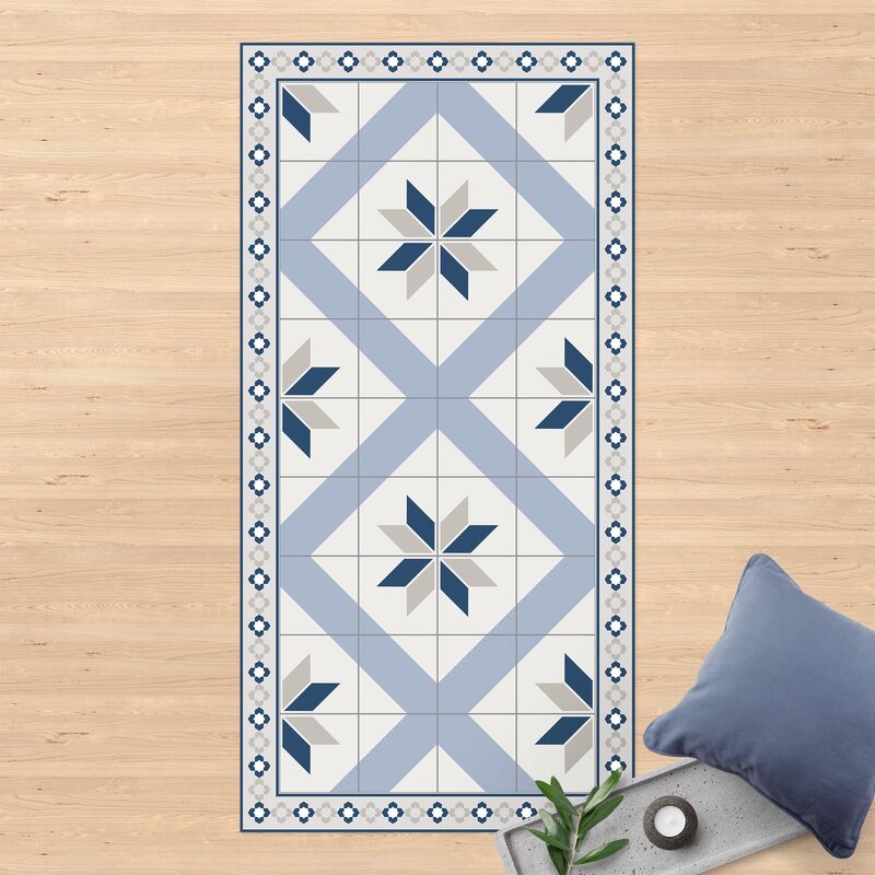 

Bilderwelten - Alfombras vinílicas - Geometrical Tiles Rhombic Flower Pigeon Grey With Narrow Border - Alto 2:1 Dimensión LxA: 260cm x 130cm