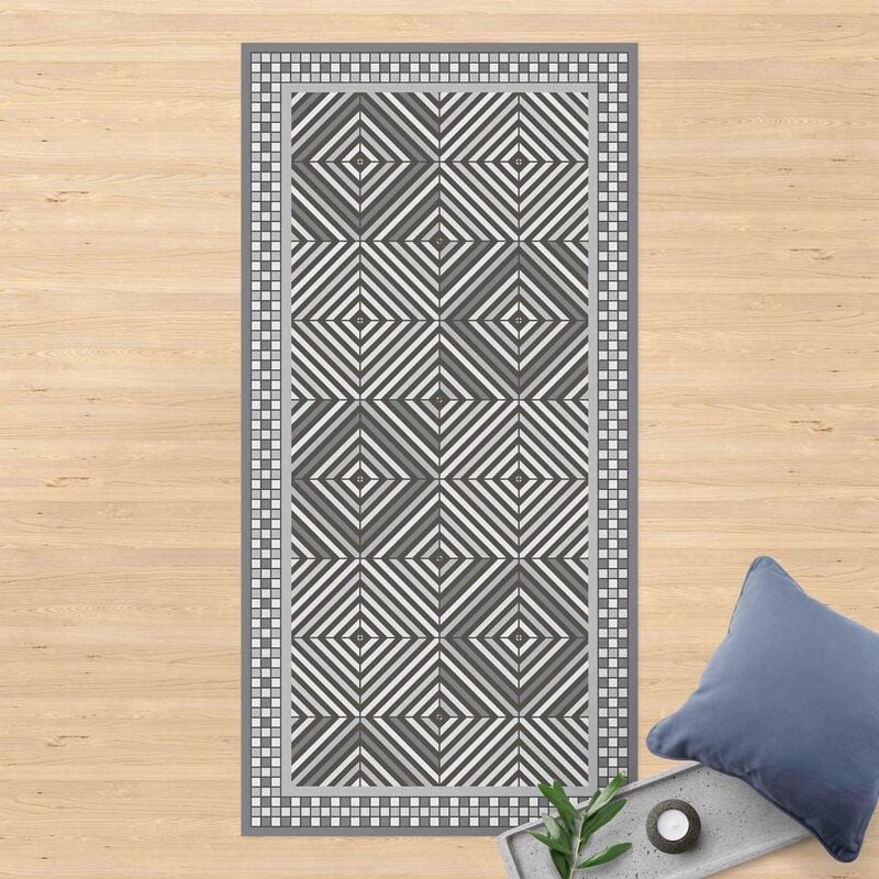 

Alfombras vinílicas - Geometrical Tiles Vortex Grey With Narrow Mosaic Frame - Alto 2:1 Dimensión LxA: 120cm x 60cm