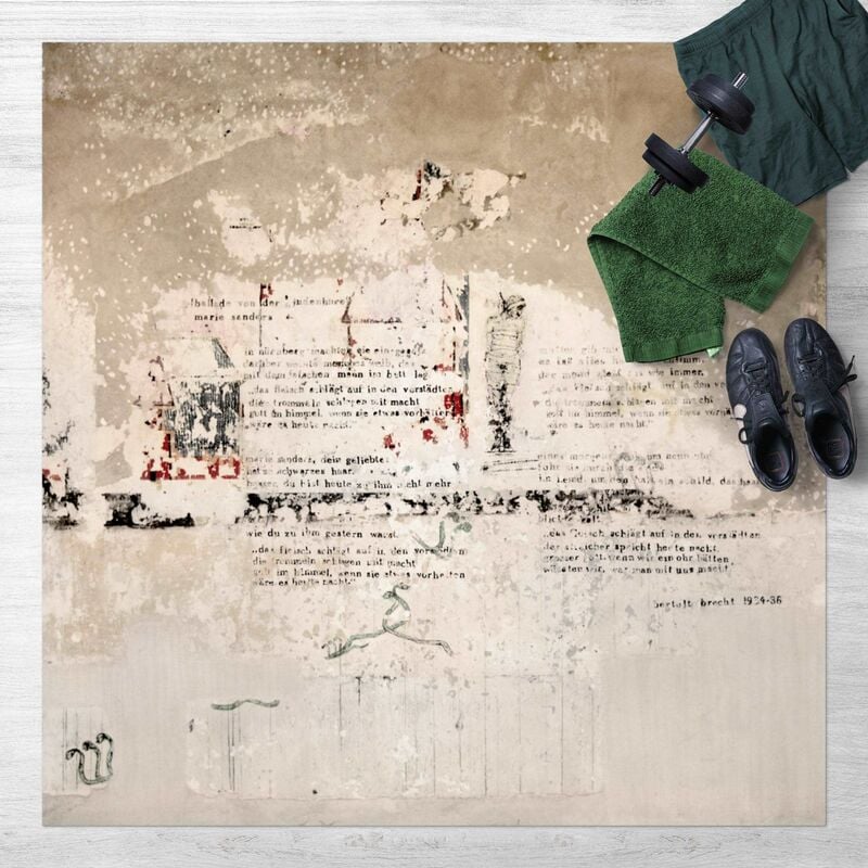 

Alfombras vinílicas - Old Concrete Wall With Bertolt Brecht Verses - Cuadrado 1:1 Dimensión LxA: 60cm x 60cm