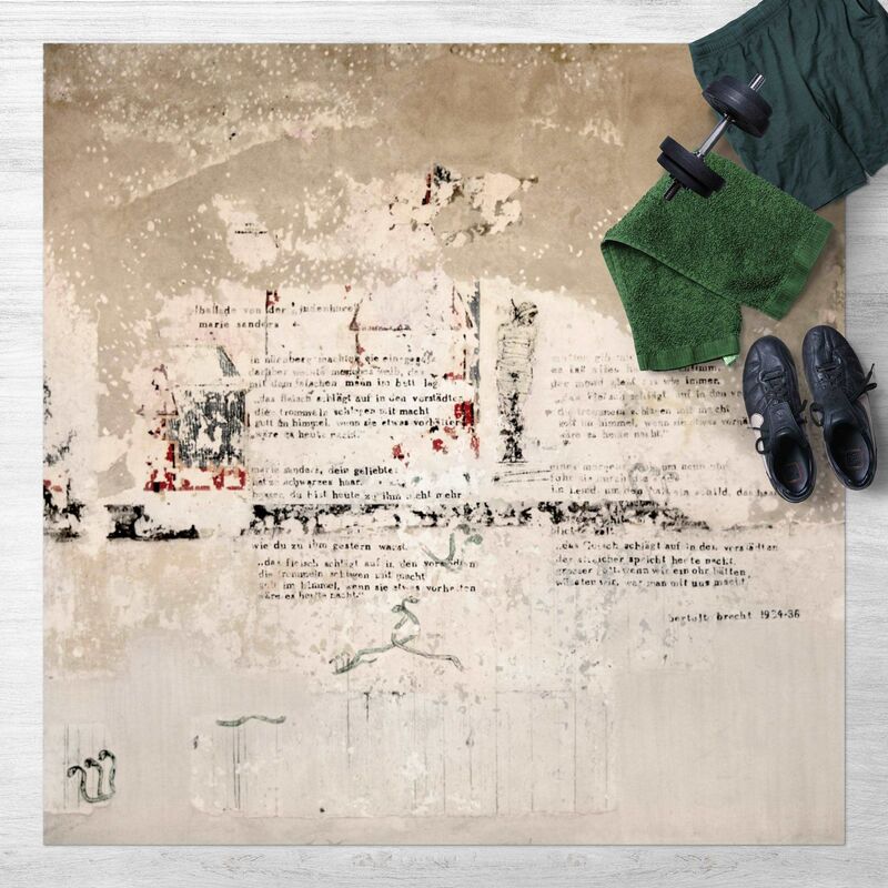 

Alfombras vinílicas - Old Concrete Wall With Bertolt Brecht Verses - Cuadrado 1:1 Dimensión LxA: 40cm x 40cm