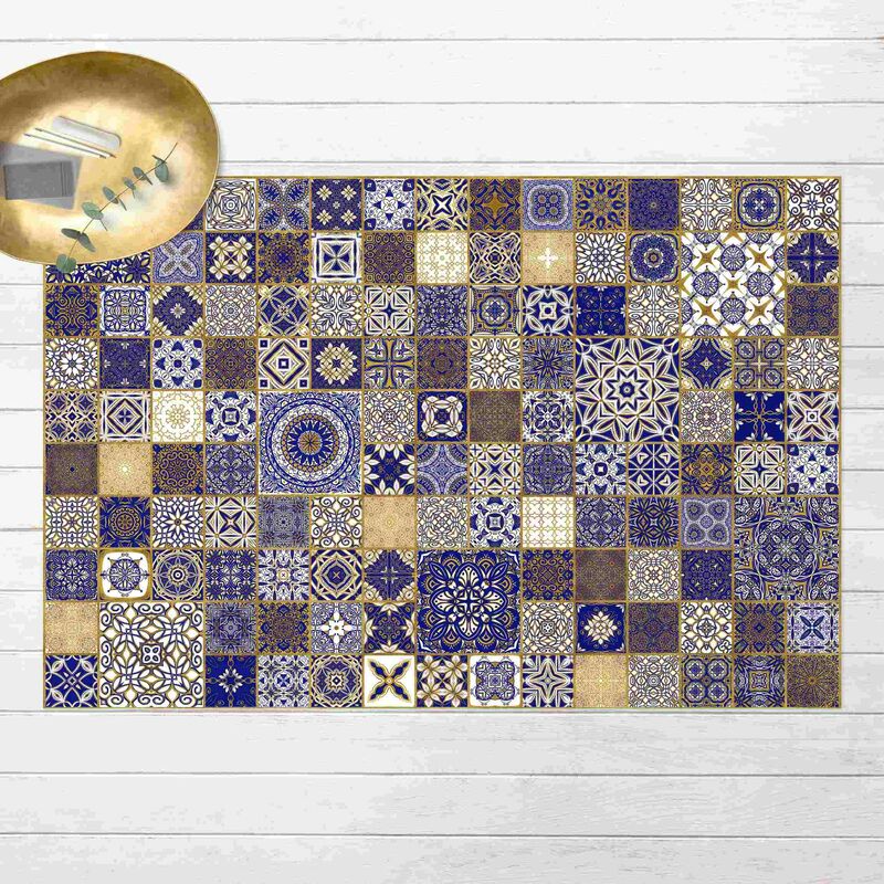 

Alfombras vinílicas - Oriental Tiles Blue With Golden Shimmer - Apaisado 2:3 Dimensión LxA: 80cm x 120cm