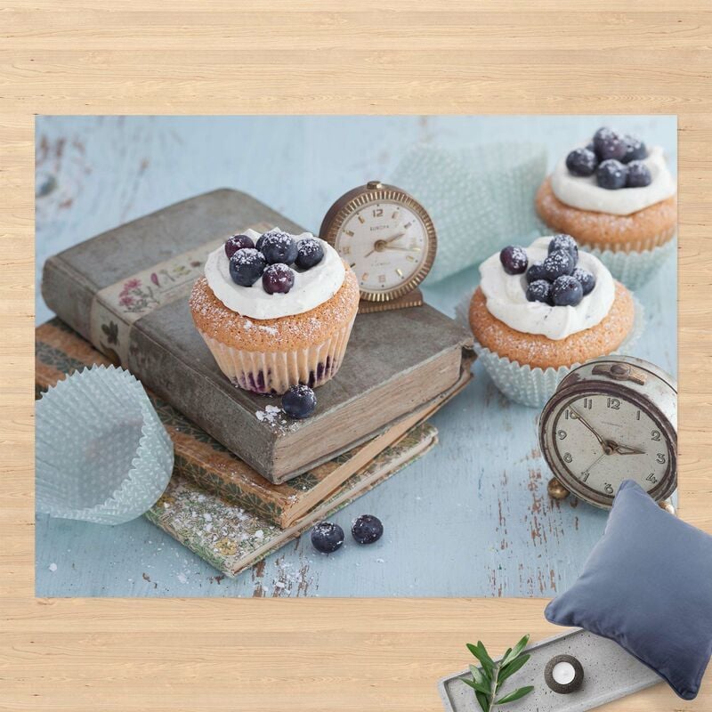 

Alfombras vinílicas - Vintage Cupcakes With Alarm Clock - Apaisado 3:4 Dimensión LxA: 90cm x 120cm