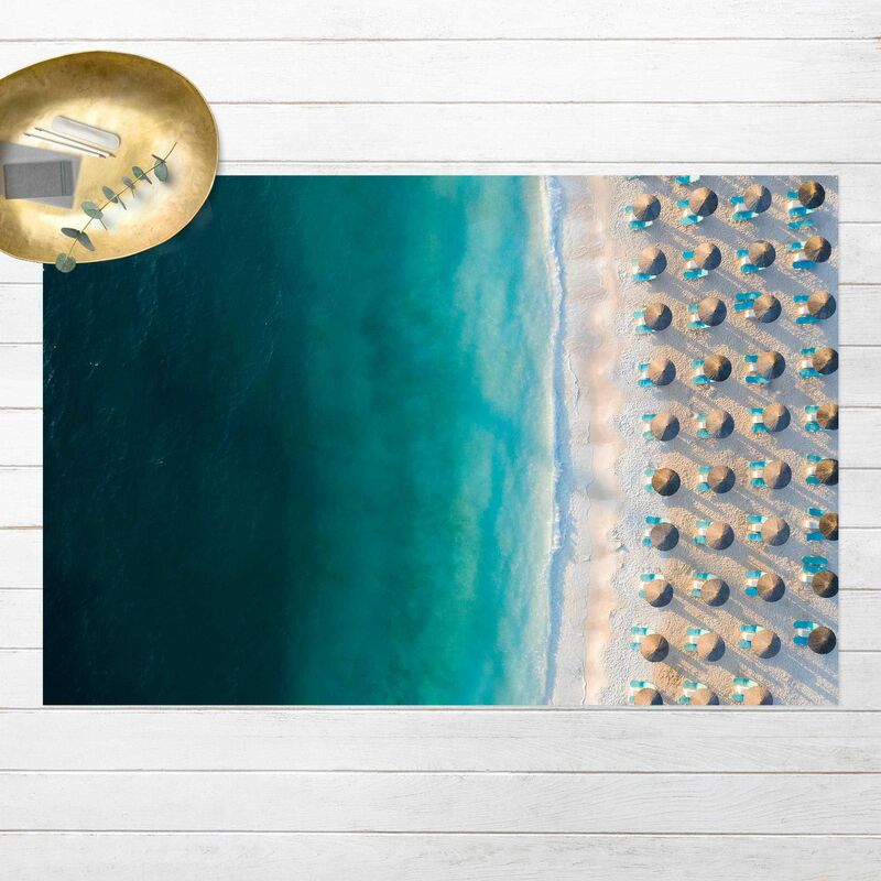 

Alfombras vinílicas - White Sandy Beach With Straw Parasols - Apaisado 2:3 Dimensión LxA: 120cm x 180cm