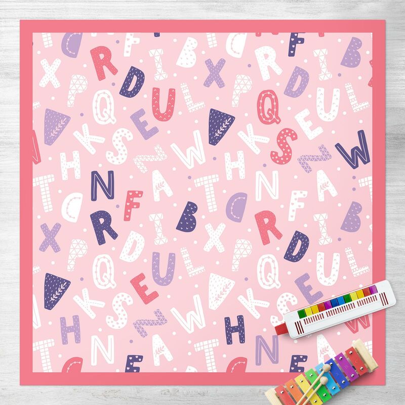 

Bilderwelten - Alfombras vinílicas - Alphabet With Hearts And Dots In Light Pink With Frame - Cuadrado 1:1 Dimensión LxA: 140cm x 140cm