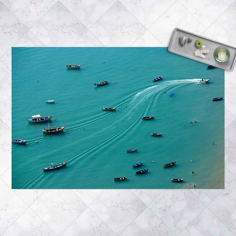 

Alfombras vinílicas - Anchoring Fishing Boats - Apaisado 2:3 Dimensión LxA: 40cm x 60cm