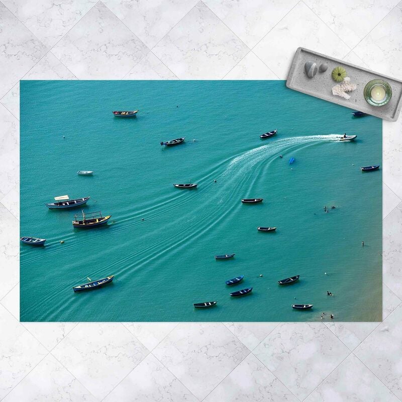 

Alfombras vinílicas - Anchoring Fishing Boats - Apaisado 2:3 Dimensión LxA: 60cm x 90cm