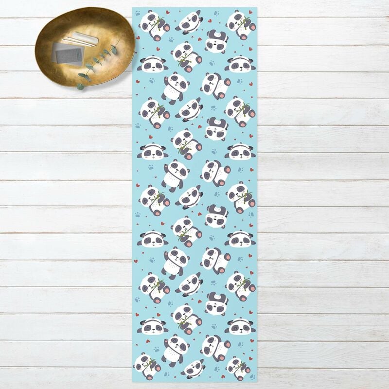 

Alfombras vinílicas - Cute Panda With Paw Prints And Hearts Pastel Blue - Panorámico Dimensión LxA: 150cm x 50cm
