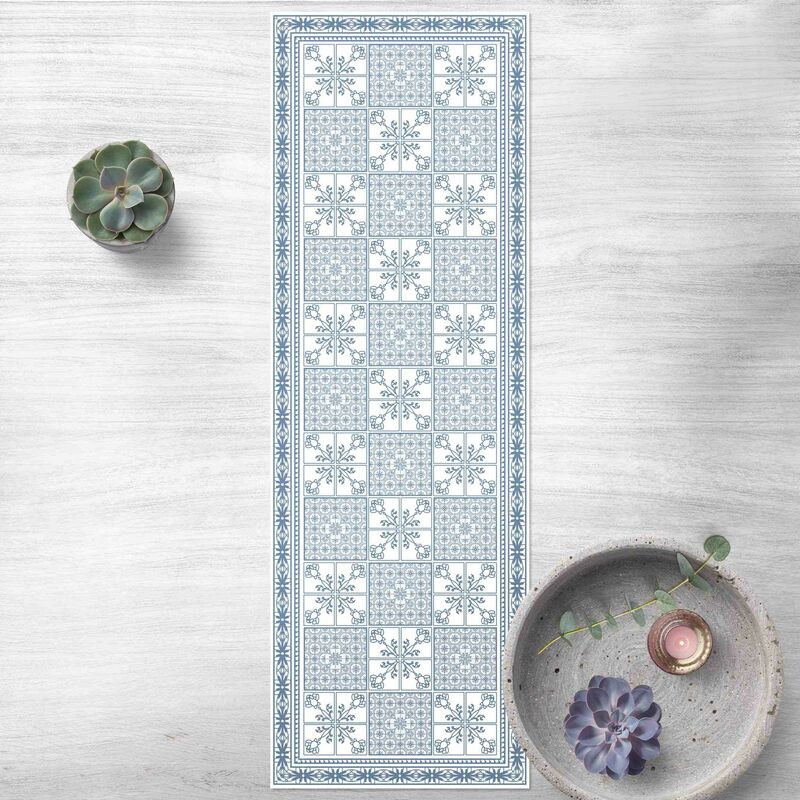 

Alfombras vinílicas - Floral Tile Pattern Bluish Grey With Border - Panorámico Dimensión LxA: 180cm x 60cm