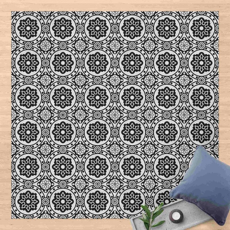 

Alfombras vinílicas - Floral Tiles Black And White - Cuadrado 1:1 Dimensión LxA: 140cm x 140cm