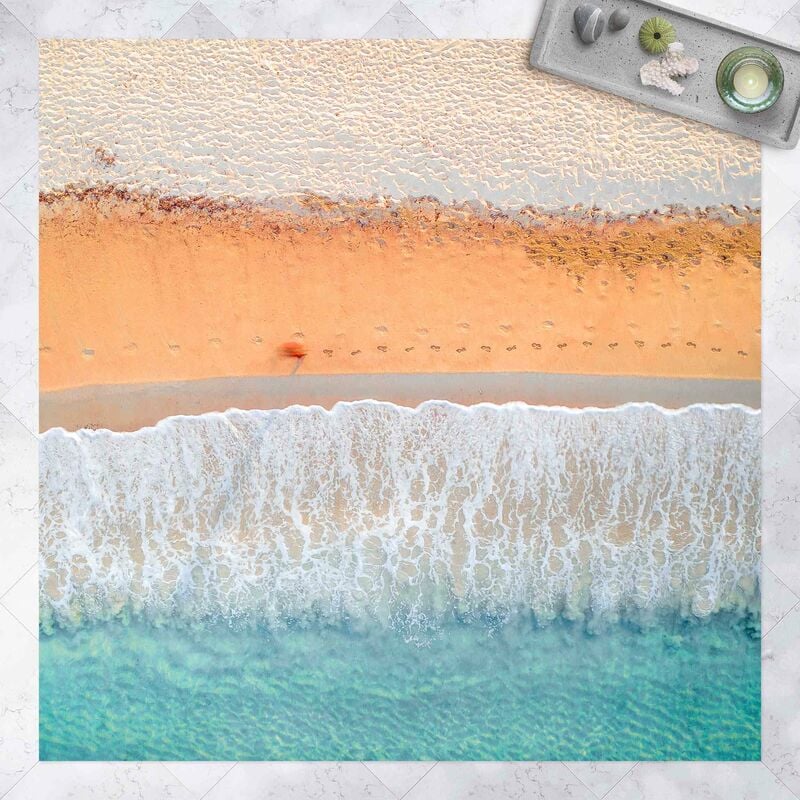 

Alfombras vinílicas - Foot Prints In Paradise - Cuadrado 1:1 Dimensión LxA: 80cm x 80cm