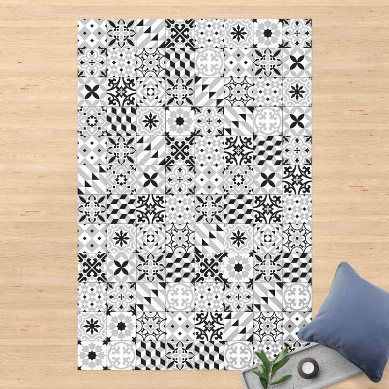 

Alfombras vinílicas - Geometrical Tile Mix Black - Alto 3:2 Dimensión LxA: 180cm x 120cm