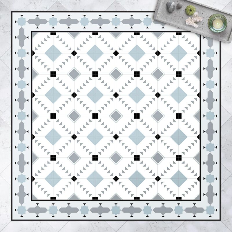 

Alfombras vinílicas - Geometrical Tiles Ikat Blue With Border - Cuadrado 1:1 Dimensión LxA: 100cm x 100cm