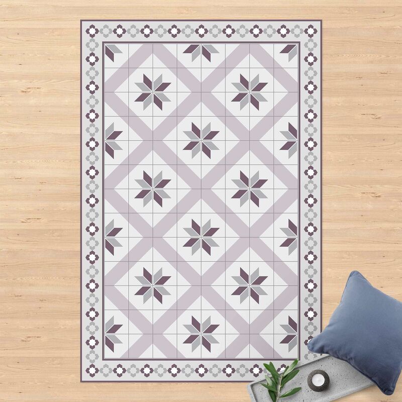 

Alfombras vinílicas - Geometrical Tiles Rhombal Flower Lilac With Border - Alto 3:2 Dimensión LxA: 210cm x 140cm