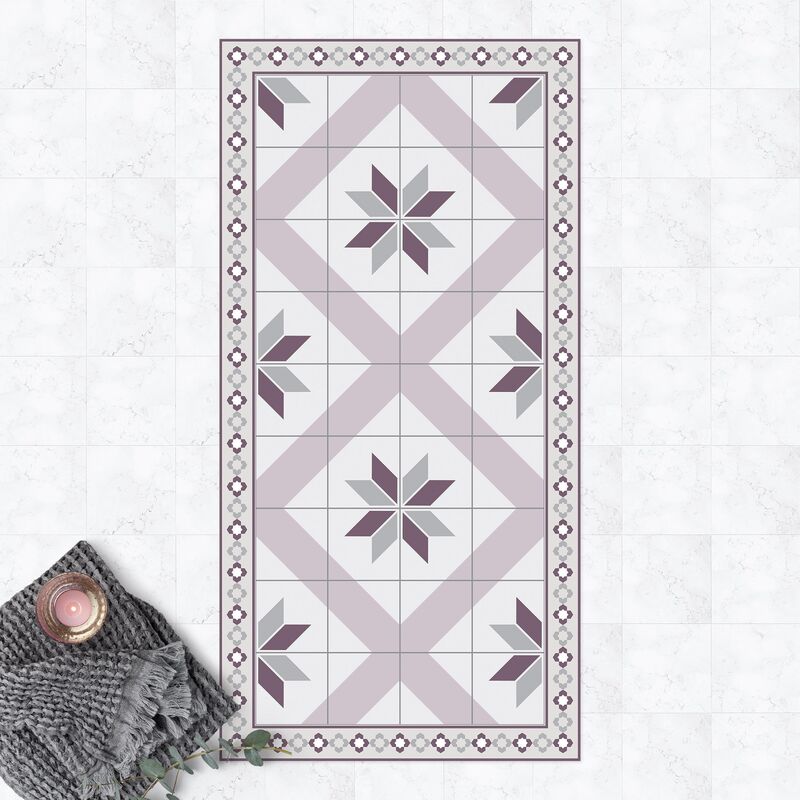 

Alfombras vinílicas - Geometrical Tiles Rhombic Flower Lilac With Narrow Border - Alto 2:1 Dimensión LxA: 160cm x 80cm