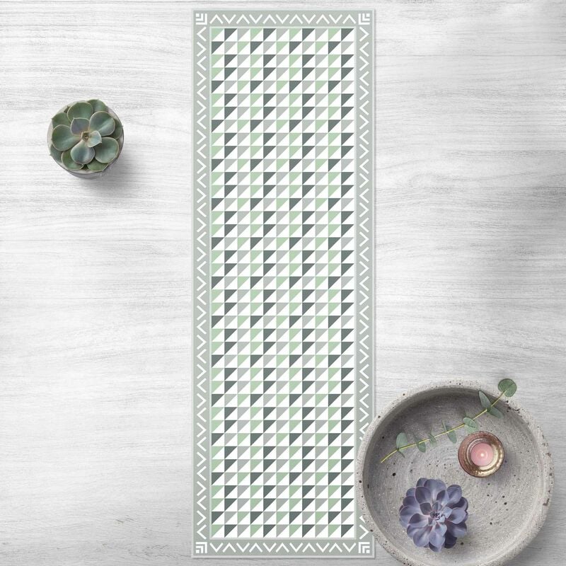 

Alfombras vinílicas - Geometrical Tiles Small Triangles Olive green with Border - Panorámico Dimensión LxA: 90cm x 30cm