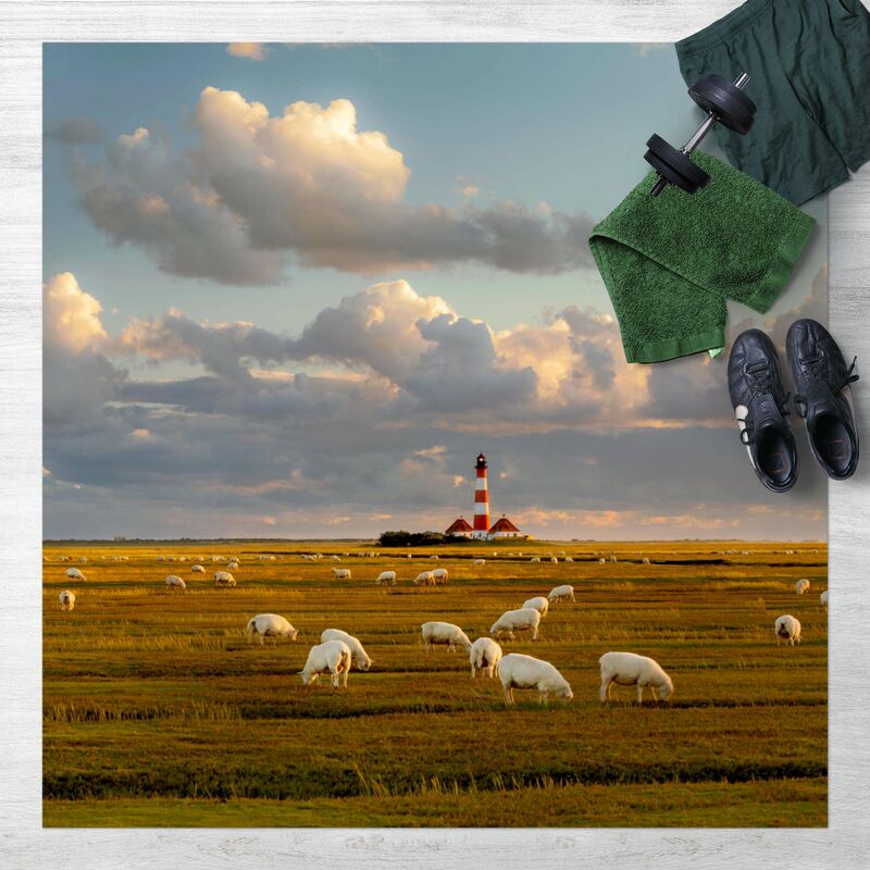 

Bilderwelten - Alfombras vinílicas - North Sea Lighthouse With Flock Of Sheep - Cuadrado 1:1 Dimensión LxA: 100cm x 100cm
