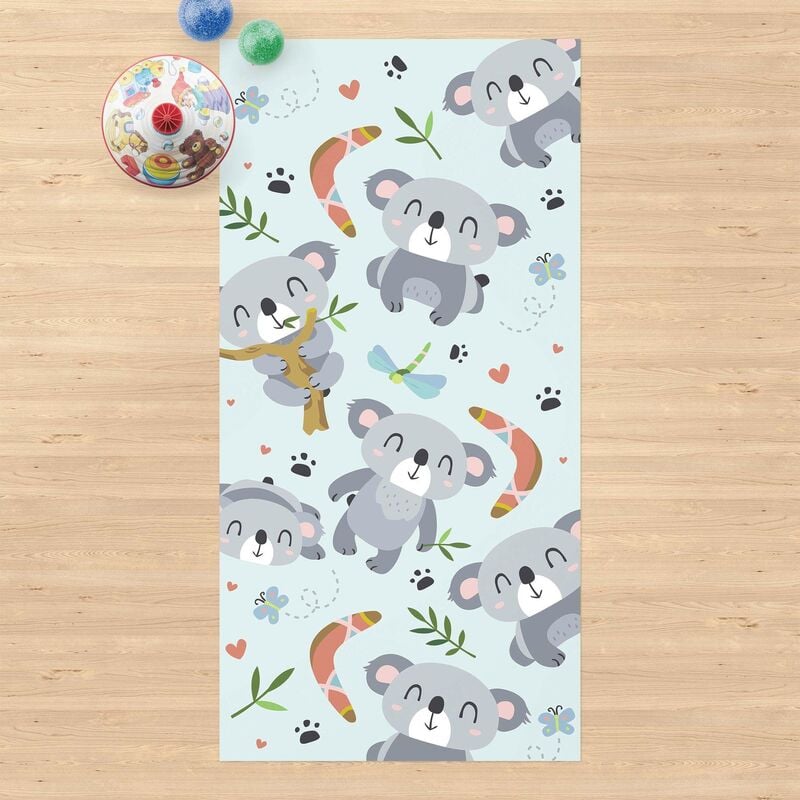 

Bilderwelten - Alfombras vinílicas - Playing Koala Bears With Boomerang In Australia - Alto 2:1 Dimensión LxA: 180cm x 90cm