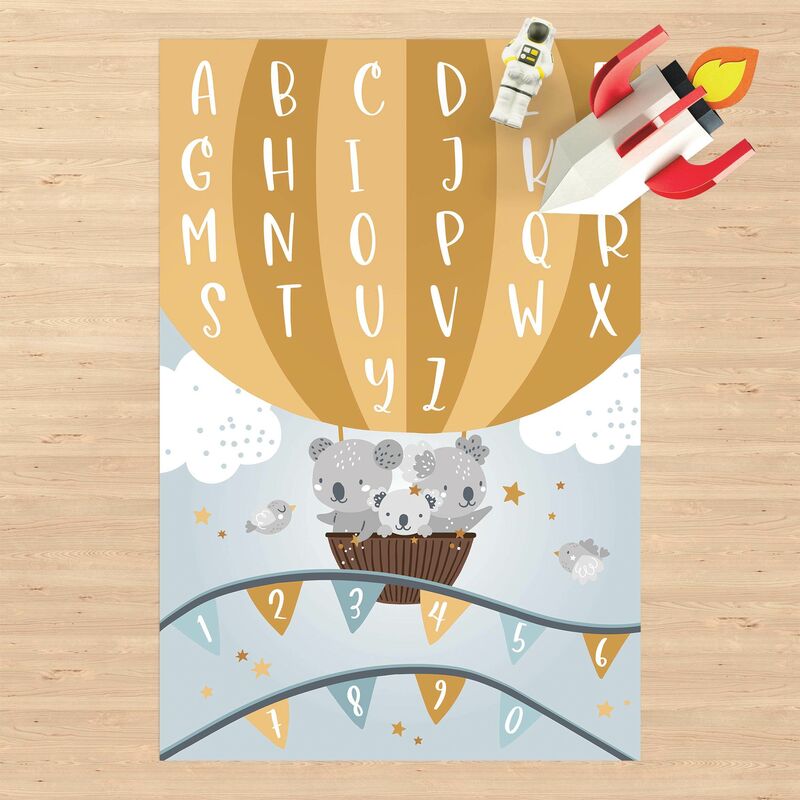 

Alfombras vinílicas - Playoom Mat ABC - Learning Easily with Koalas - Alto 3:2 Dimensión LxA: 60cm x 40cm