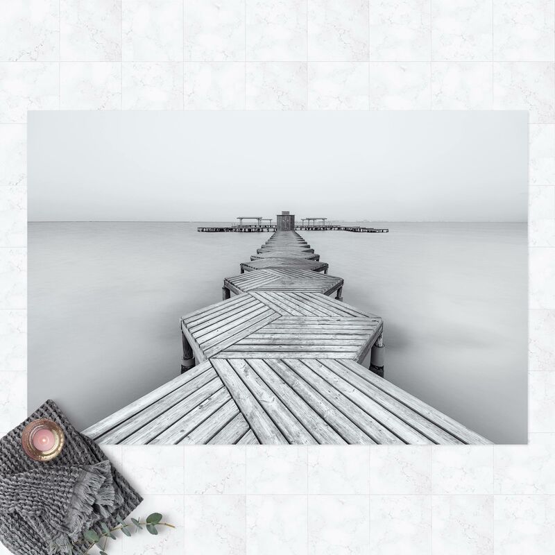 

Alfombras vinílicas - Wooden Pier And Black And White - Apaisado 2:3 Dimensión LxA: 80cm x 120cm