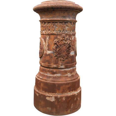 Antigua columna de hierro fundido