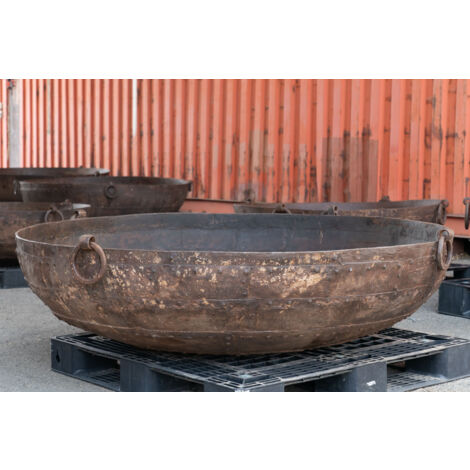 ANTIGUO CONTENEDOR DE HIERRO FORJADO