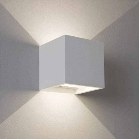 Application Du Mur En Plâtre à Cube Vers Le Haut Et Vers Le Bas