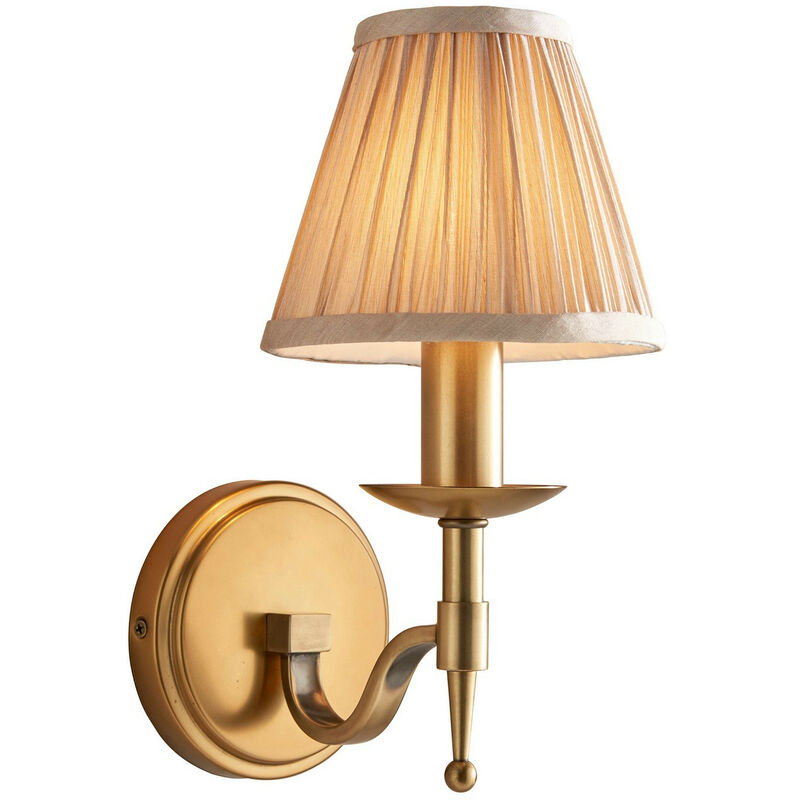Interiors 1900 Lighting - Interiors Stanford Antique Brass - Applique murale à 1 ampoule d'intérieur à bougie en laiton antique avec abat-jour beige,