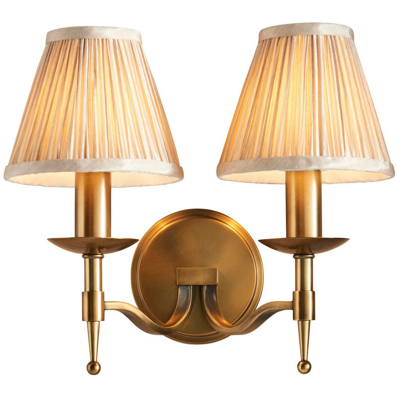Interiors Stanford Antique Brass - Applique murale intérieure à 2 ampoules à deux bougies en laiton antique avec abat-jours beiges, E14