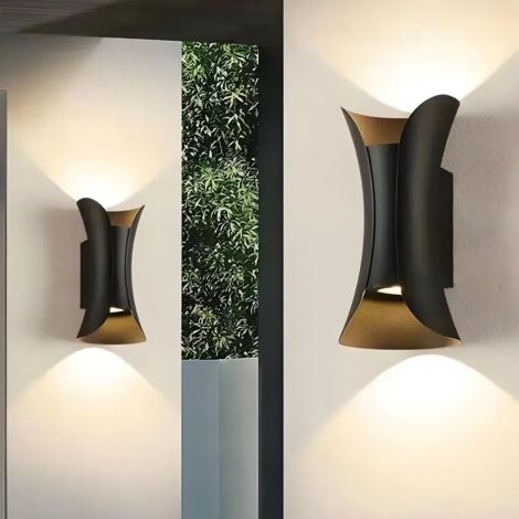 Applique da parete a LED moderna con fascio luminoso superiore e inferiore, luce bianca calda, adatta per giardini e soggiorni.