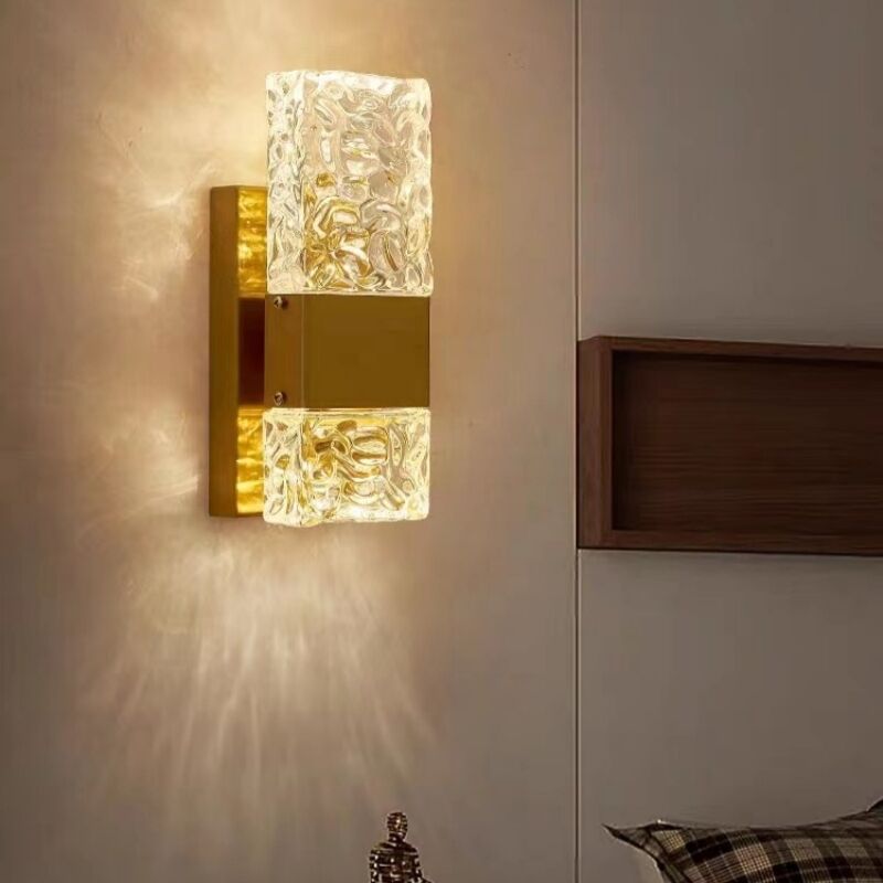 Wottes – Applique murale LED dorée – Éclairage variable tricolore – Structure en acier inoxydable – Cristal K9 haute transmission lumineuse
